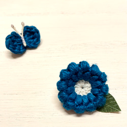 青色の『まあるいお花』(小) 〜リネン糸で編んだブローチ 4枚目の画像