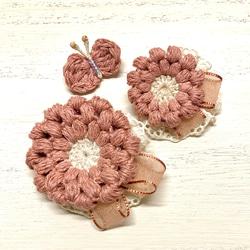 くすみピンク色の『ちょうちょ』〜春夏糸で編んだブローチ 4枚目の画像