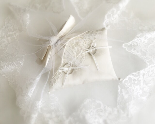 リングピロー　ホイップ&amp;パフィー ウエディングver. 楽天市場】クラウン型 リングピロー 完成品 結婚指輪を結べる