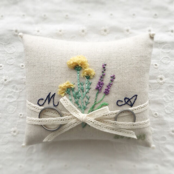 ＊手刺繍＊リネンのリングピロー 2枚目の画像