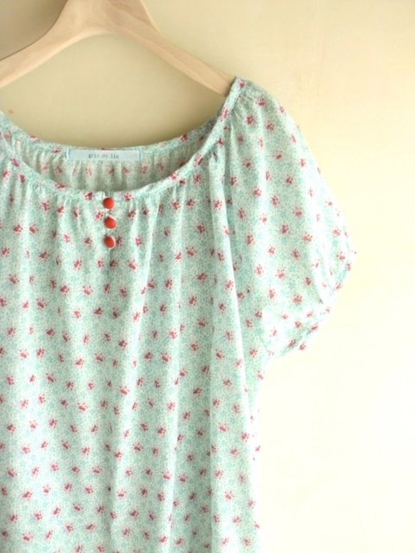 ♥ sale ♥花柄スラブローンのギャザーブラウス** mint×red ** 1枚目の画像