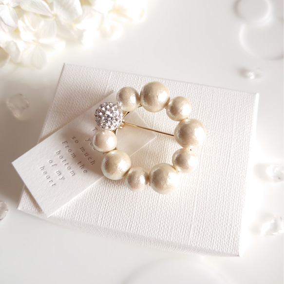 【人気No.1】 豪華クリスタルボールとコットンパール*ブローチ 1枚目の画像