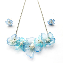 透明藍色花花首飾套裝加棉珍珠點綴 第1張的照片
