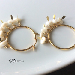white.shell-gold.hoop-pierced.earring 2枚目の画像