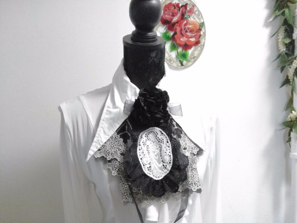 レース ジャボ 聖母子レースメダリオン・コサージュリボンブローチつき