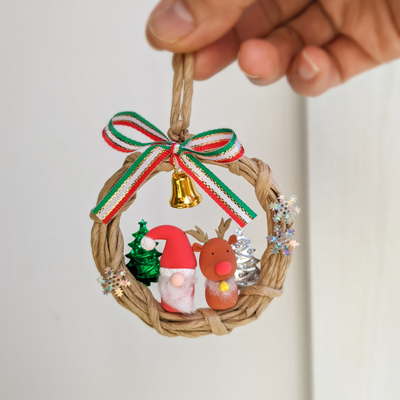 『Creema限定』サンタとトナカイの小さなクリスマス♥ Xmas飾り　ツリー　オーナメント　手編みリース　省スペース 3枚目の画像
