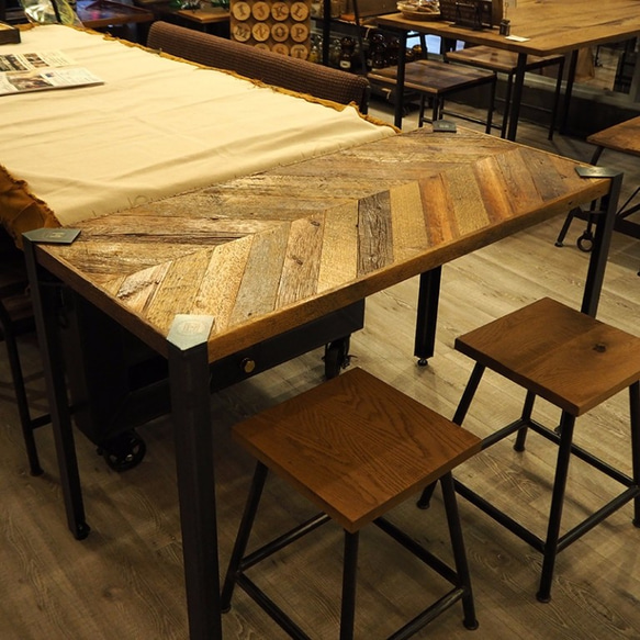 テーブル用ヘリンボーン天板＜足場板材＞（SIZE: 1100×500×35~38mm） 4枚目の画像