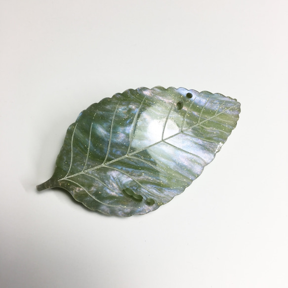RDB-01 アジサイの葉のブローチ 1枚目の画像