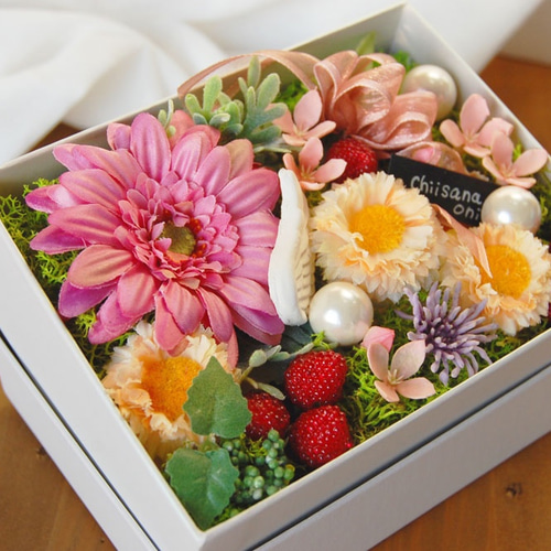 春の花が詰まった小さなboxと 天使の羽のアロマストーン アート