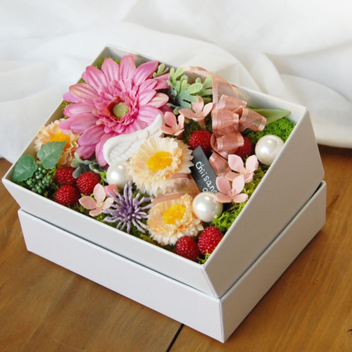 お花とアロマストーン | フルール cube お供え花・お供え菓子