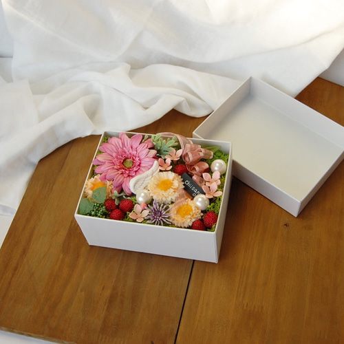 春の花が詰まった小さなboxと 天使の羽のアロマストーン アート