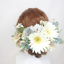 ガーベラと紫陽花のヘッドドレス ウェディング 成人式 卒業式 造花 ホワイト サムシングブルー ベージュ きれい 6枚目の画像