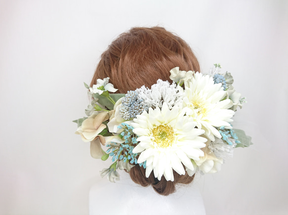 ガーベラと紫陽花のヘッドドレス ウェディング 成人式 卒業式 造花 ホワイト サムシングブルー ベージュ きれい 6枚目の画像