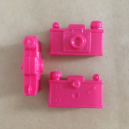 外国のおもちゃ プラスチックトイ カメラ ショッキングピンクセット
