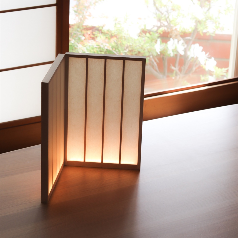 ビョウブ型　テーブルライト『HIKARI BYOUB：Calmたて』