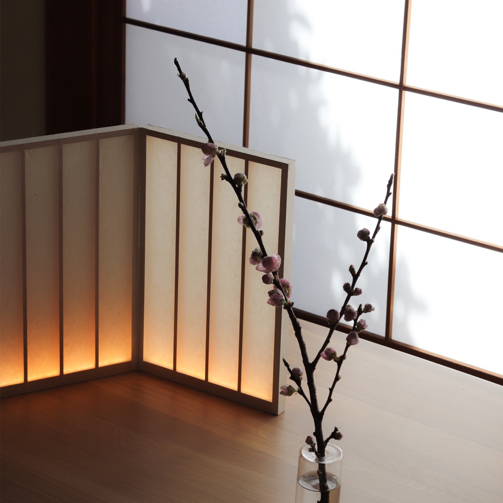 ビョウブ型　テーブルライト『HIKARI BYOUB：Calmたて』