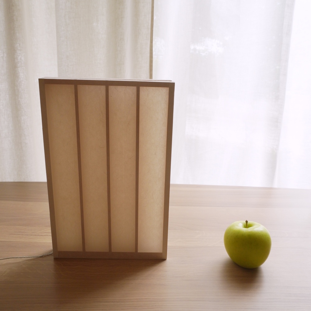 ビョウブ型　テーブルライト『HIKARI BYOUB：Calmたて』