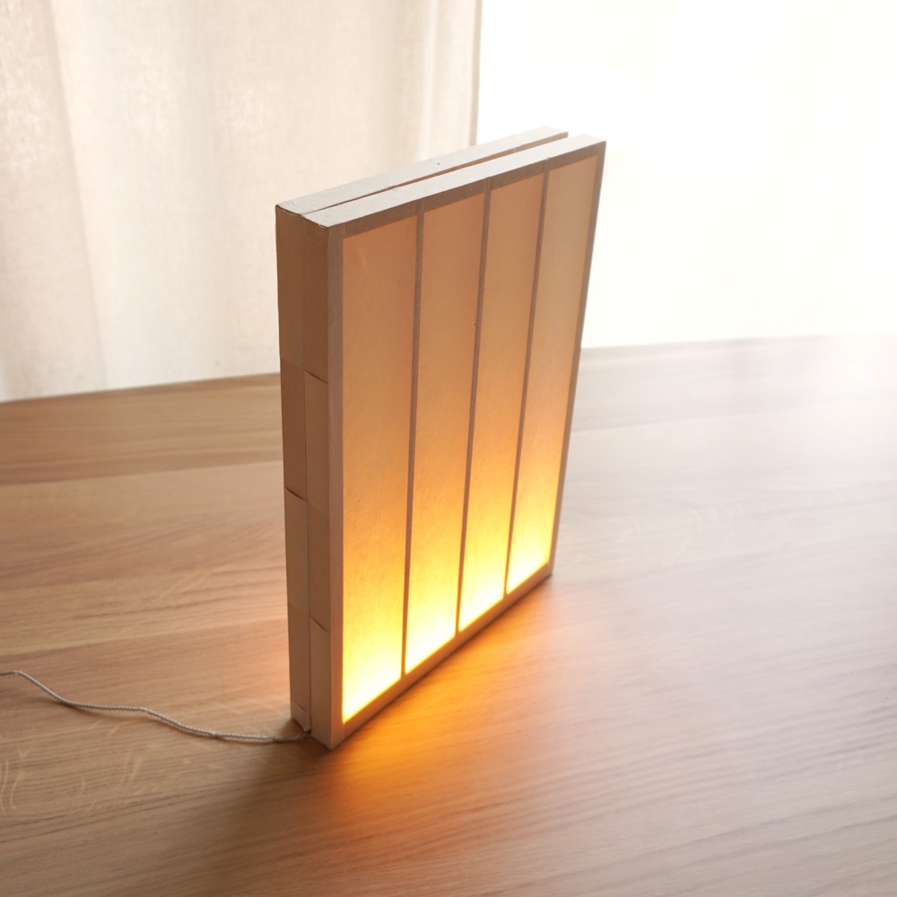 ビョウブ型　テーブルライト『HIKARI BYOUB：Calmたて』