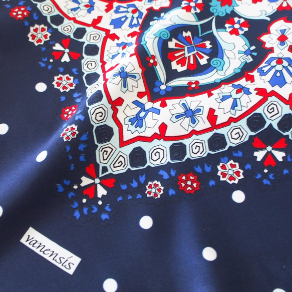 【スカーフが織りなす不思議な魔法】トルコ・オリエンタルスカーフ・silk-artネイビーブルー 2枚目の画像