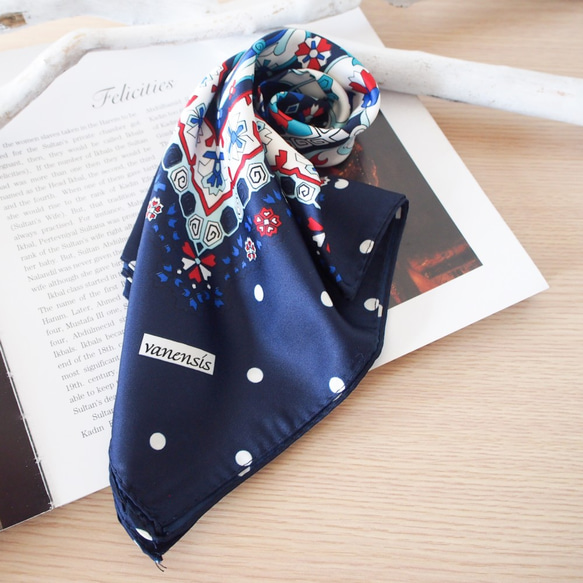 【スカーフが織りなす不思議な魔法】トルコ・オリエンタルスカーフ・silk-artネイビーブルー 6枚目の画像