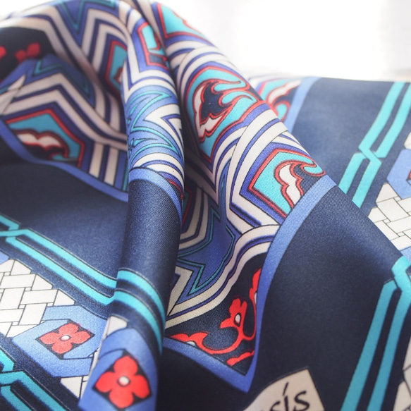 【スカーフが織りなす不思議な魔法】トルコ・オリエンタルスカーフ・ネイビーブルー 3枚目の画像