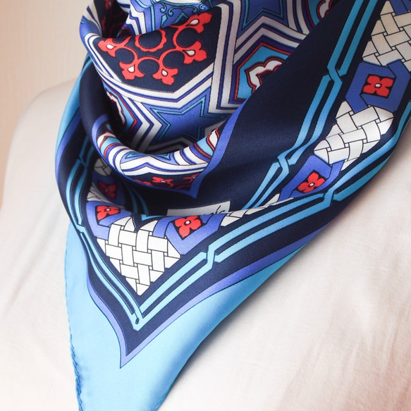 【スカーフが織りなす不思議な魔法】トルコ・オリエンタルスカーフ・ネイビーブルー 6枚目の画像