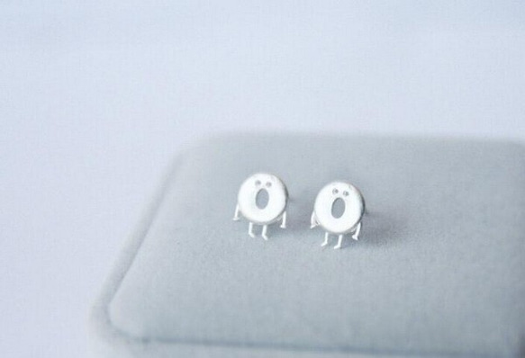 colorido925純銀可愛搞怪拉絲卡通小人耳釘Sterling Silver cutie ghost earring 第4張的照片