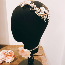 Dancing in the Blossom-Freshwater Pearl and flower Headpiece 第4張的照片