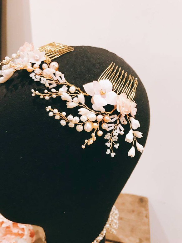 Dancing in the Blossom-Freshwater Pearl and flower Headpiece 第5張的照片