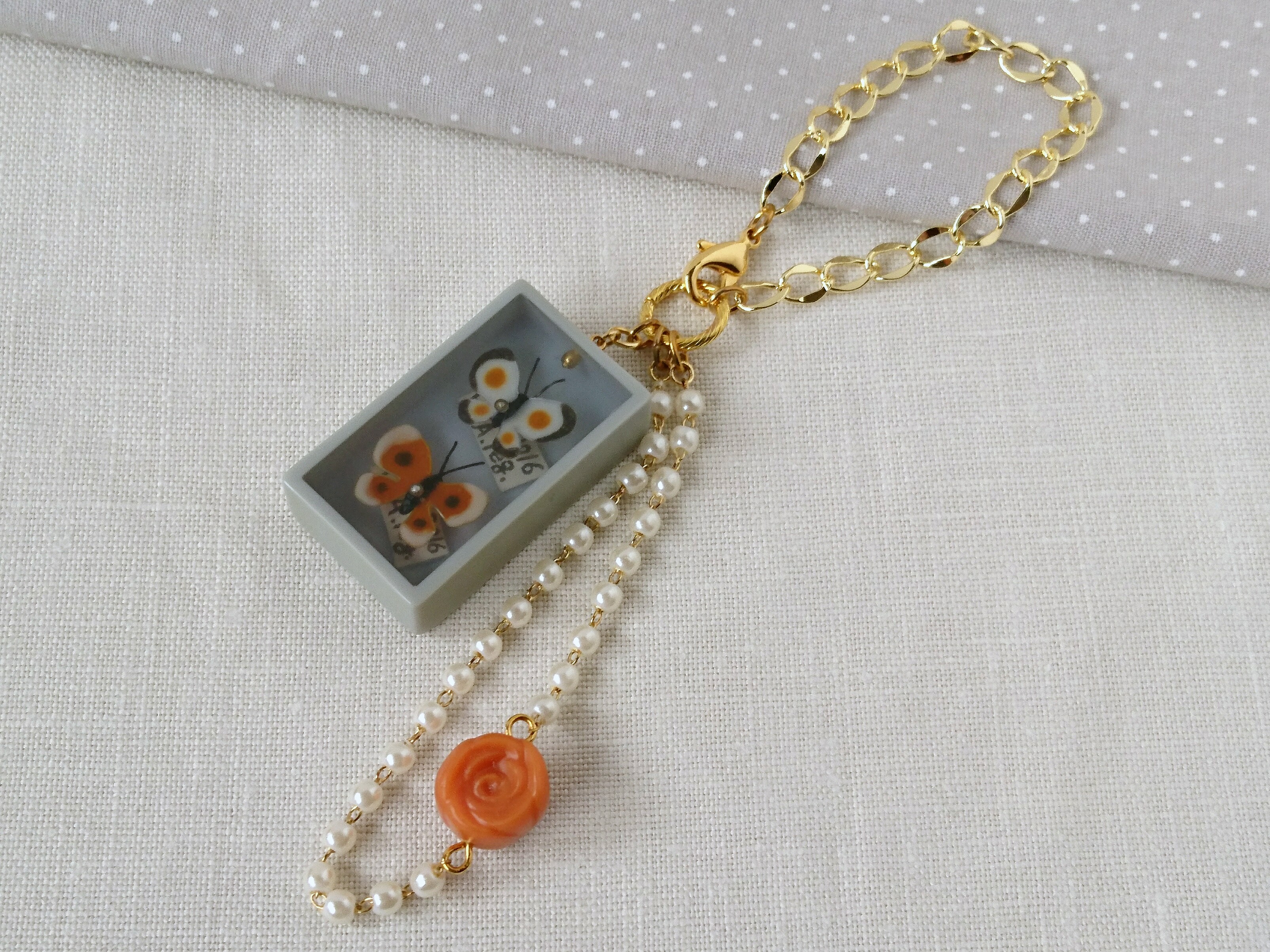 蝶の標本と薔薇のバッグチャーム