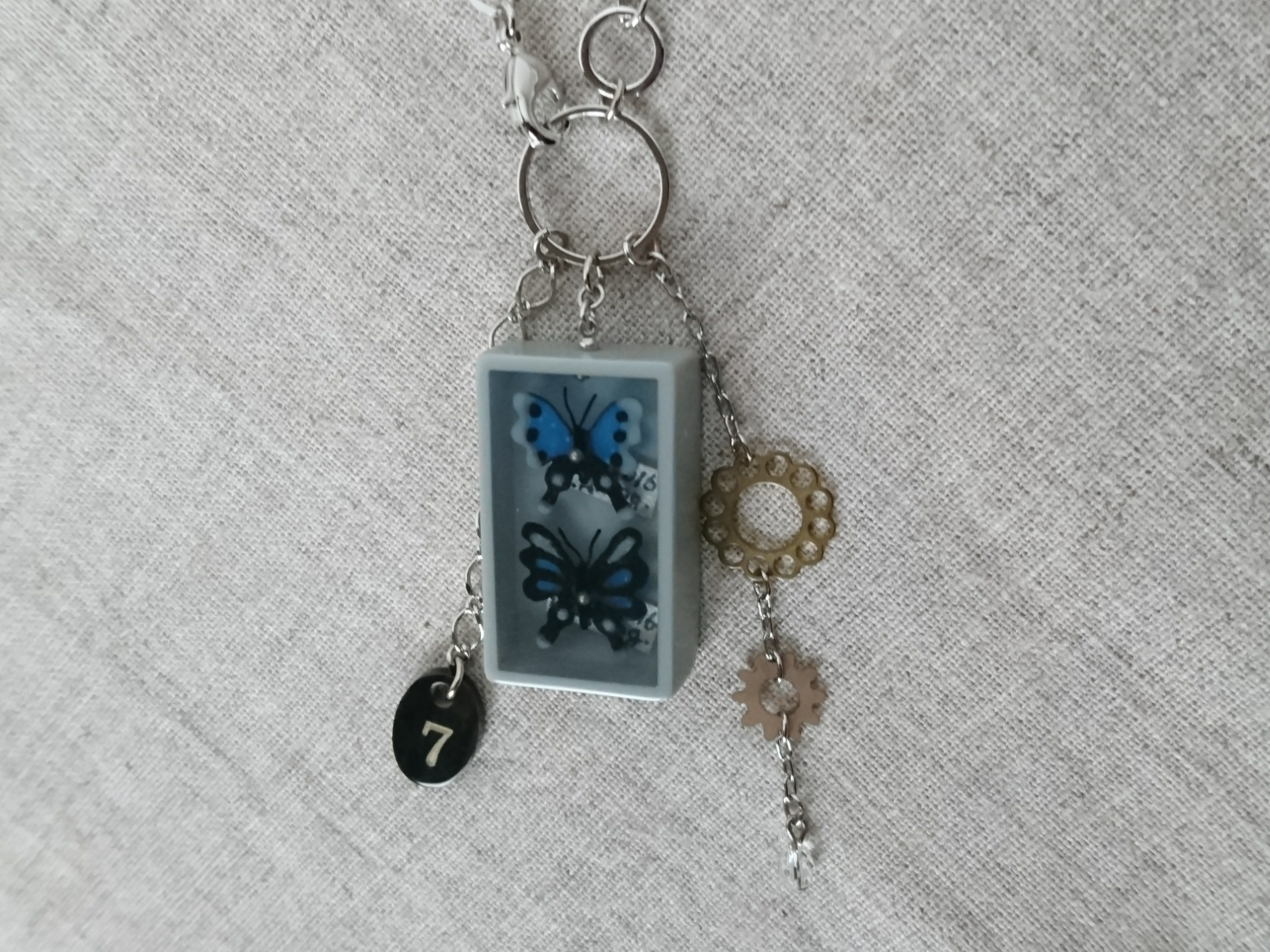 青と黒の蝶の標本バッグチャーム