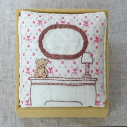 鏡の部屋のピンクッションとアリスの足の飾りまち針【teddy bear】 2枚目の画像
