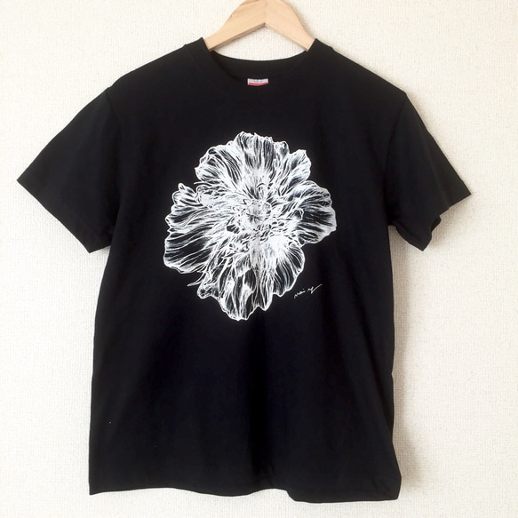【Tシャツ】線画の花 （ブラックS） 1枚目の画像
