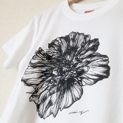 【Tシャツ】線画の花 （ホワイトS） 3枚目の画像