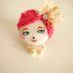 Doll　Brooch 1枚目の画像