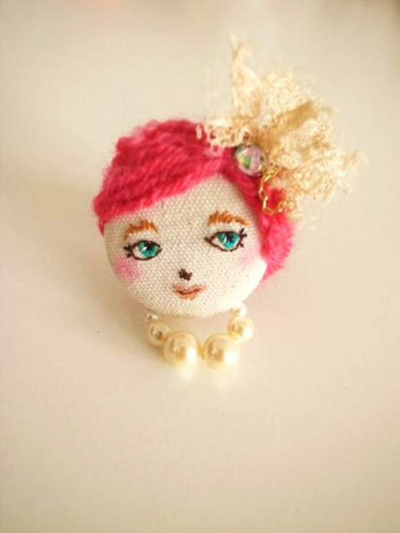 Doll　Brooch 1枚目の画像