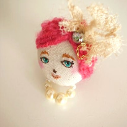 Doll　Brooch 2枚目の画像