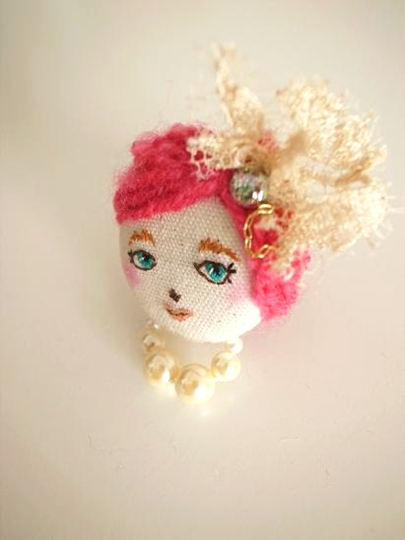 Doll　Brooch 2枚目の画像