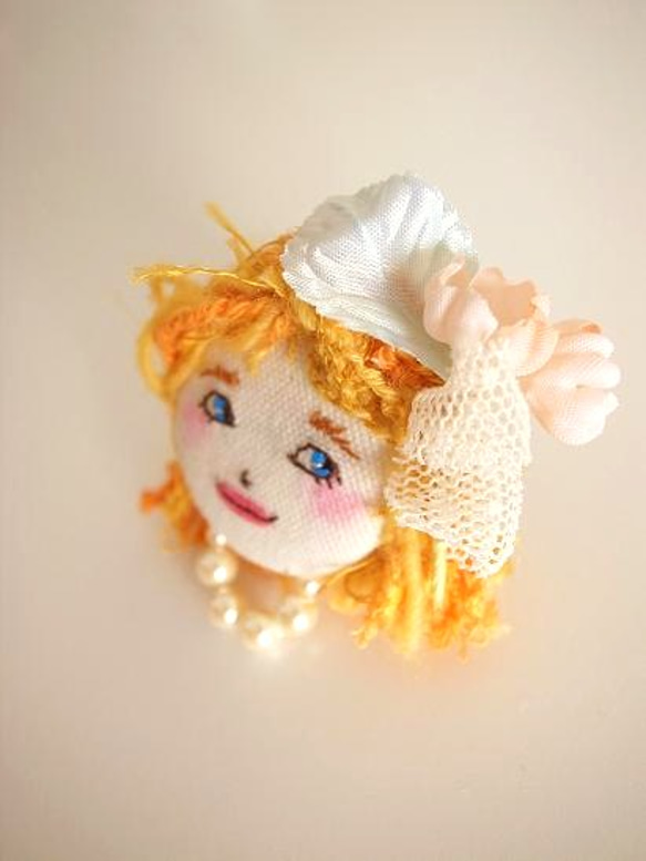 Doll　Brooch 2枚目の画像