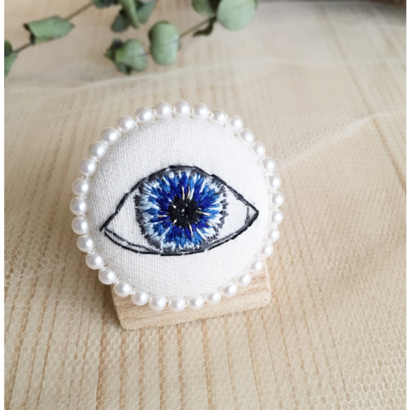 eye broach-瞳のブローチ 2枚目の画像