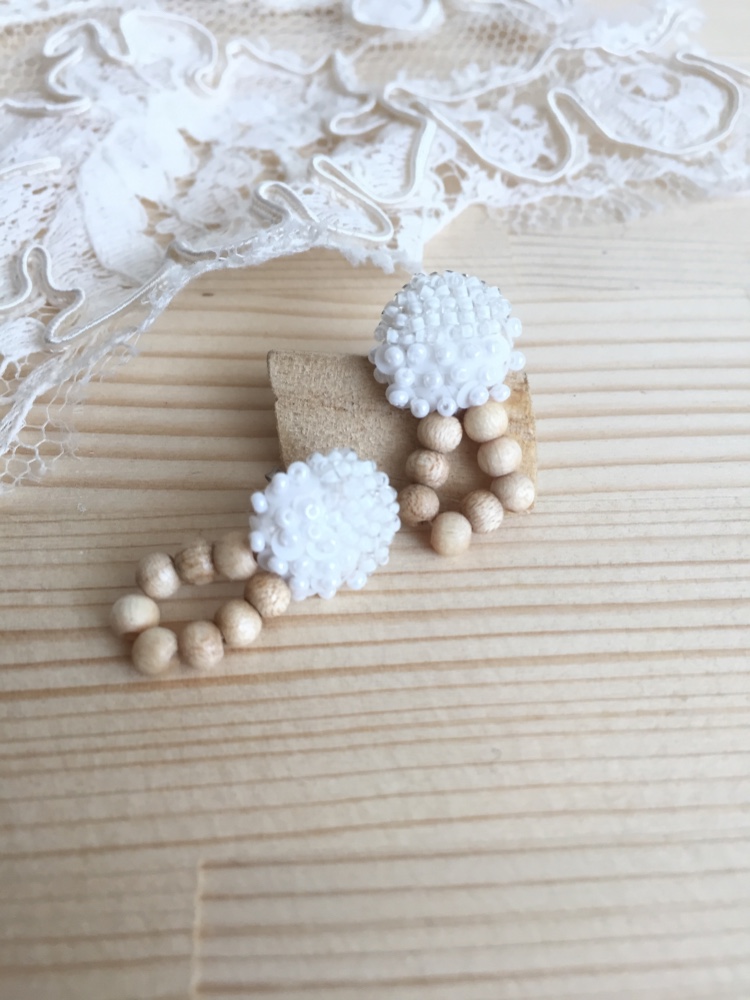 ビーズ刺繍の耳飾り オーダー承り