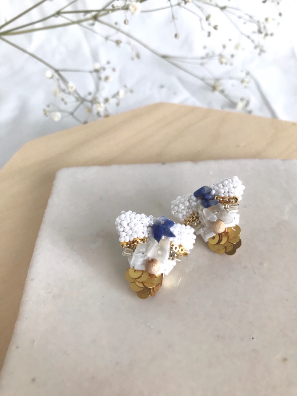 ビーズ刺繍の耳飾り