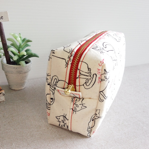 スクエアポーチ ネコ柄 化粧ポーチ 四角いポーチ スクエアポーチ