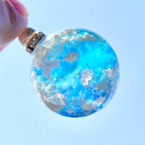 雲レジン この空を眺めて 青空 空玉 ① ペンダント 紐ベージュ