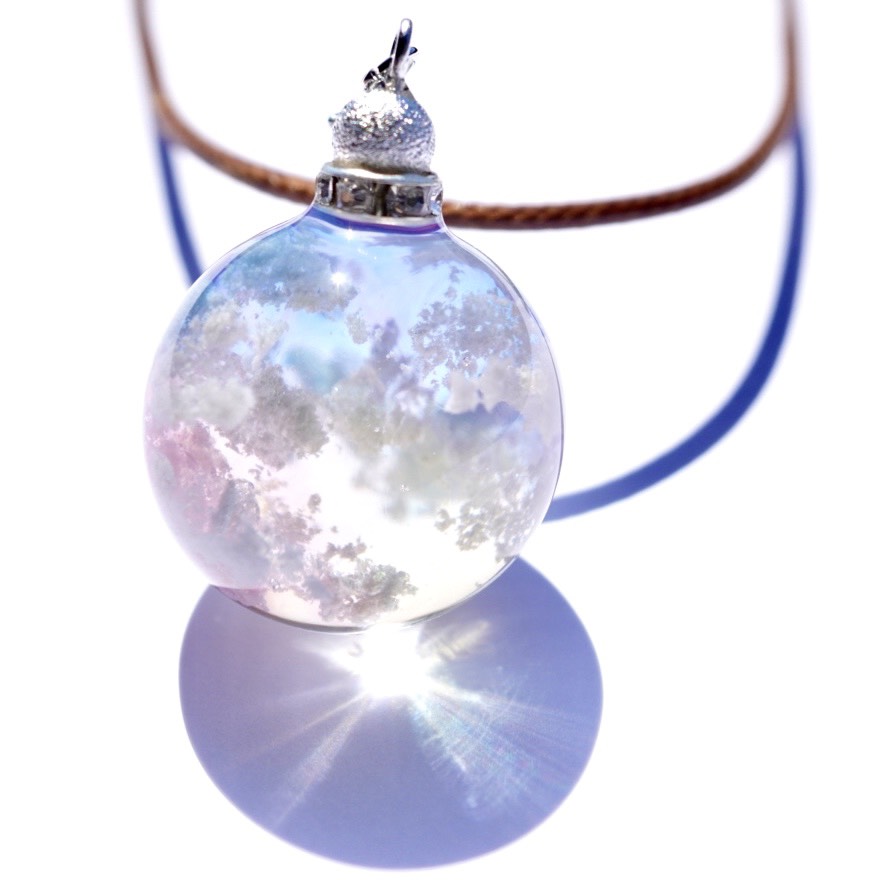 ゆきそら様❤レジン❤ブローチ ペンダント 雲レジン この空を眺めて 黄昏時 空玉 ① ペンダント 紐ブラウン