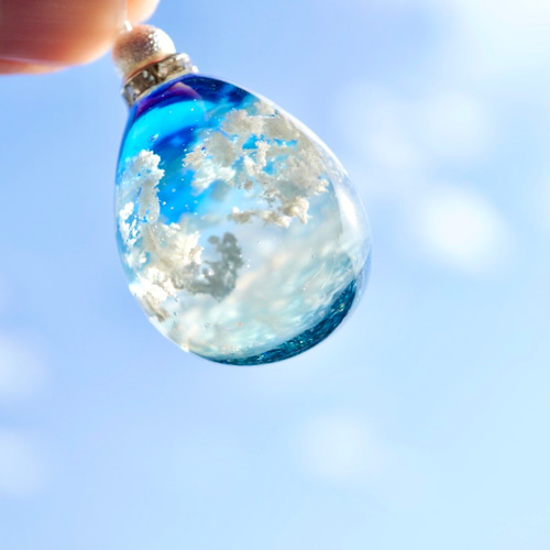 雲レジン 真夏の深い青空 海とお空 キラキラ水面 空たまご① 紐