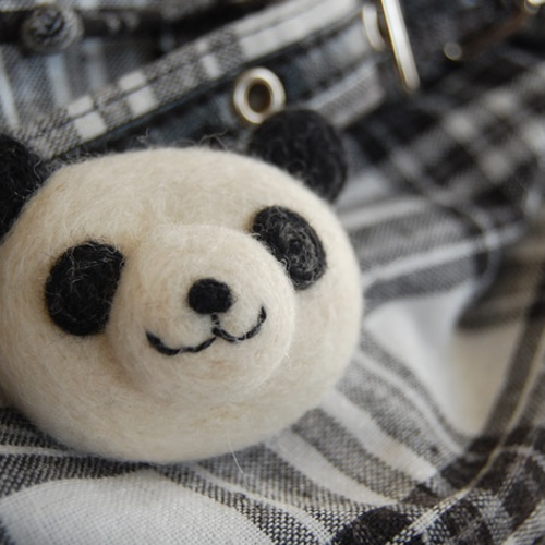 羊毛フェルト：パンダくん顔だけブローチ ブローチ にじいろたまご