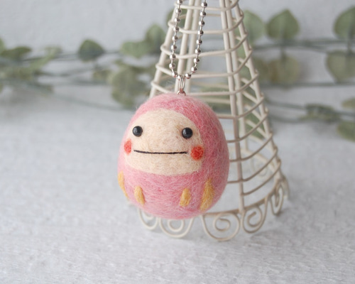 羊毛フェルト】だるまちゃんマスコット（ピンク） キーホルダー にじ