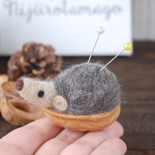 きりのなかのはりねずみクッション ぬいぐるみ(はりねずみ)』 きりの