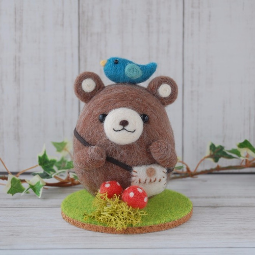 羊毛フェルトの癒しマスコット 幸せの青い鳥とくまちゃん 頑張ってる方